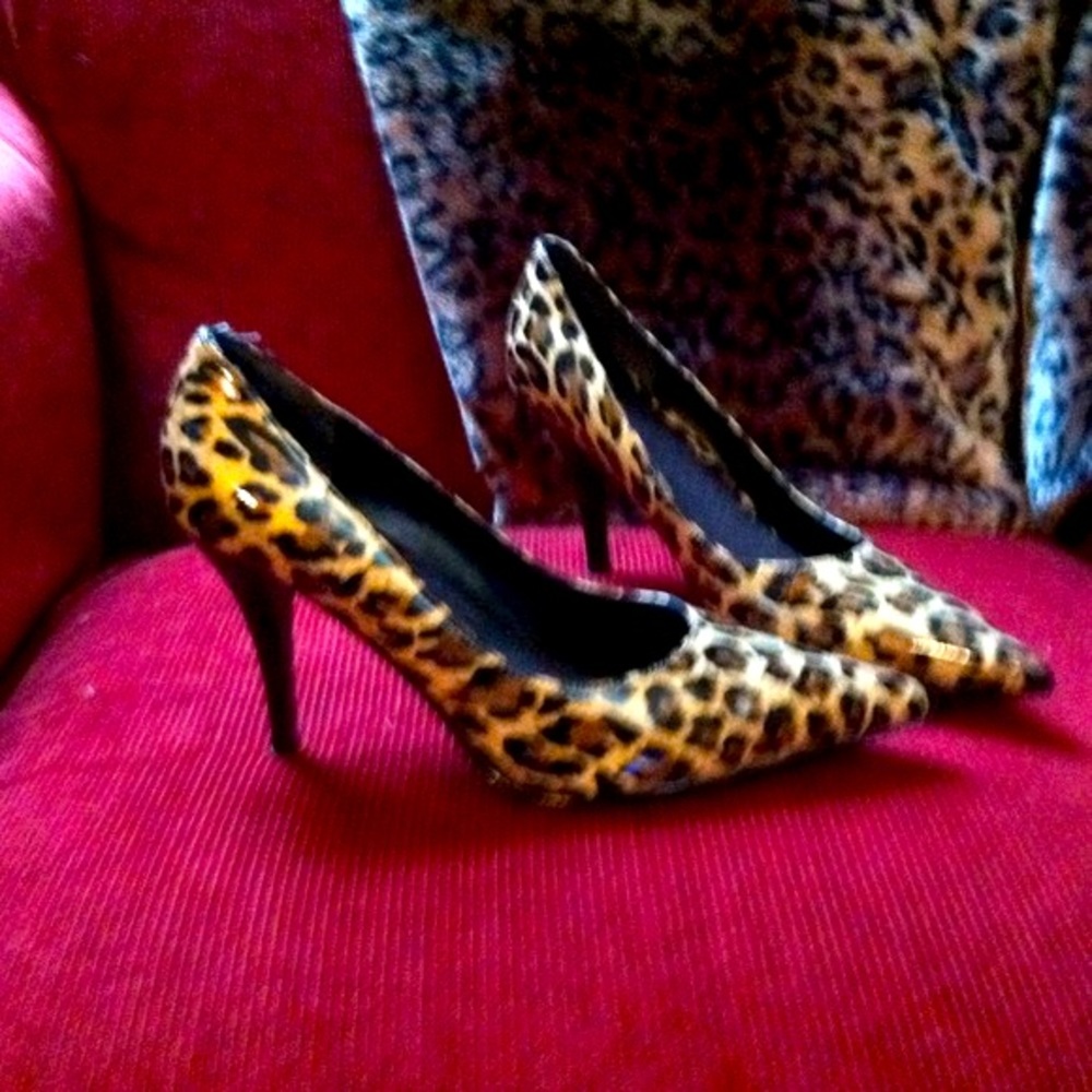 Beautiful patent leather leopard pumps by J Renee